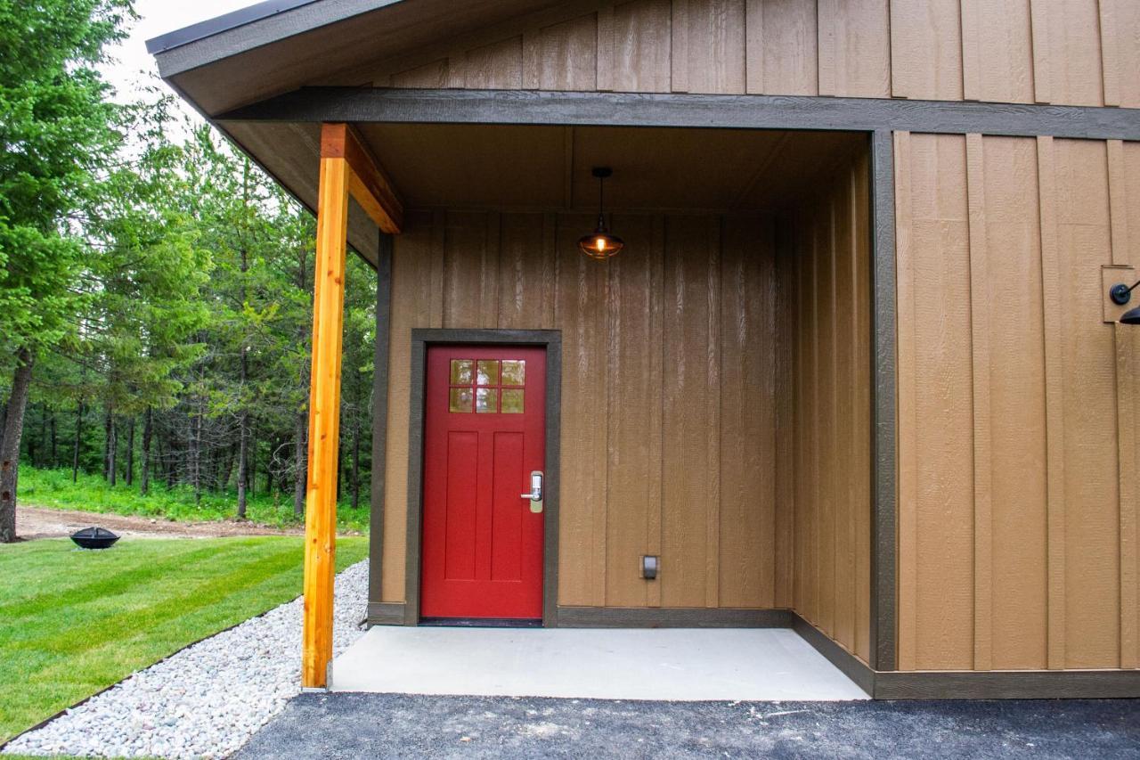 Glacier Homestead Coram Exterior photo