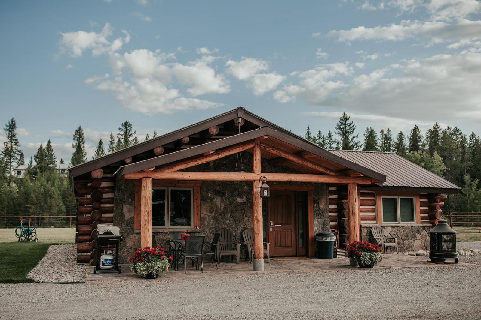 Glacier Homestead Coram Exterior photo