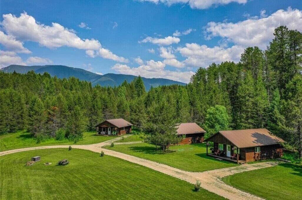Glacier Homestead Coram Exterior photo