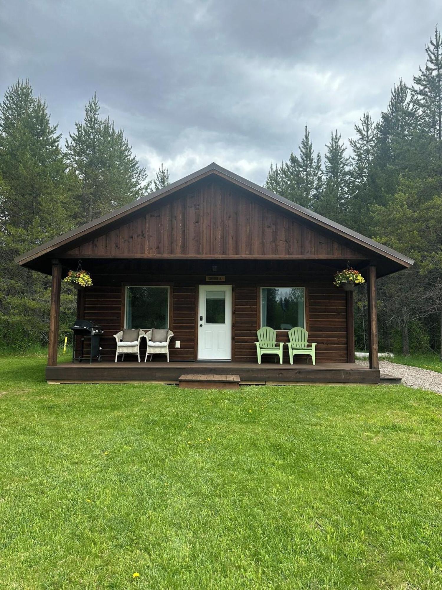 Glacier Homestead Coram Exterior photo