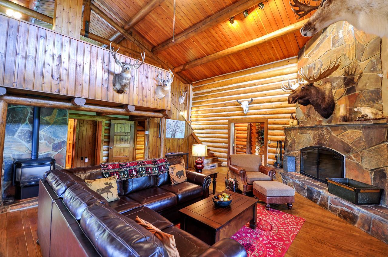 Glacier Homestead Coram Exterior photo
