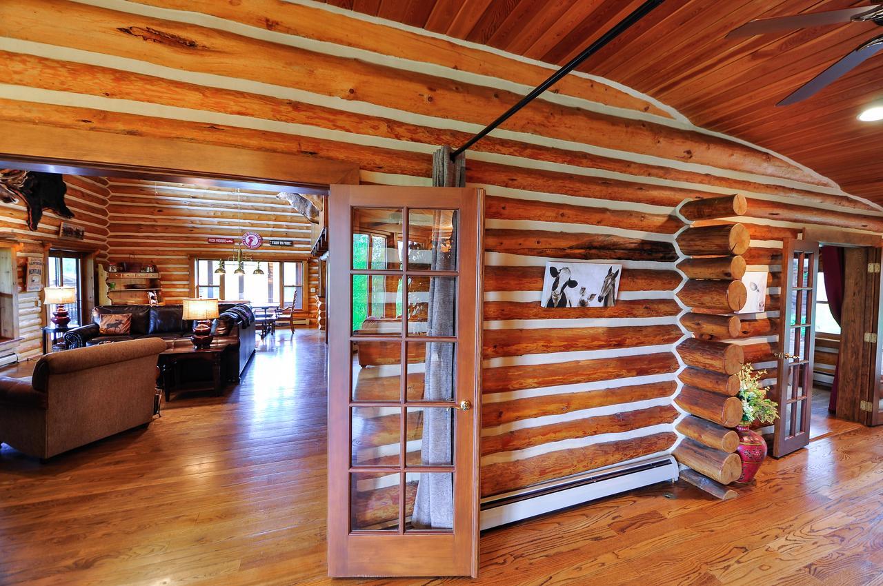 Glacier Homestead Coram Exterior photo